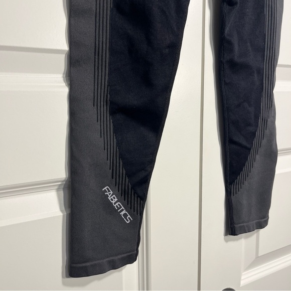 NEW FABLETICS SEAMLESS High Waist Fusion LEGGING Black Gray Small - Picture 2 of 8